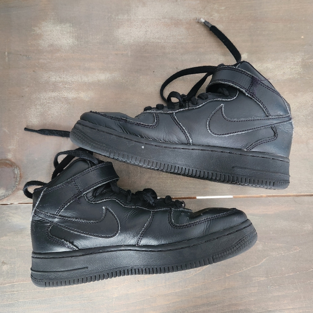 Nike Black Air Force 1 Mid – Youth 4.5